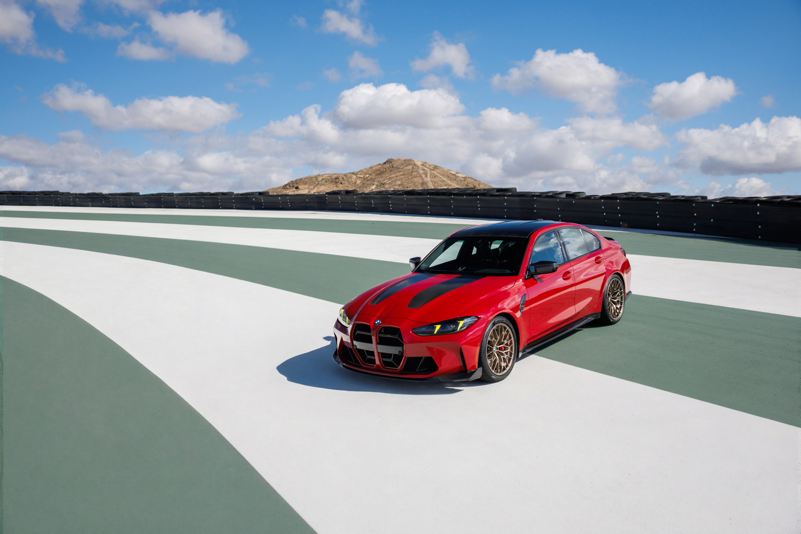 SMALL_P90641059_highRes_the-bmw-m3-cs-handsc